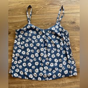 Daisy summer top, size M.